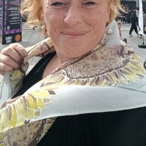Tapyta šilkinė skarelė "Saulėgrąžų žiedai"